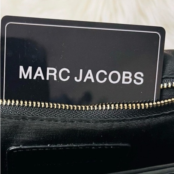 Marc Jacobs Black Shoulder Bag with Gold Chain - Picture 11 of 11